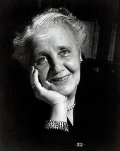 ¡Mujer, tienes el superpoder de crear! Conoce a las 8 mujeres que nos inspiran 4 Melanie Klein 1